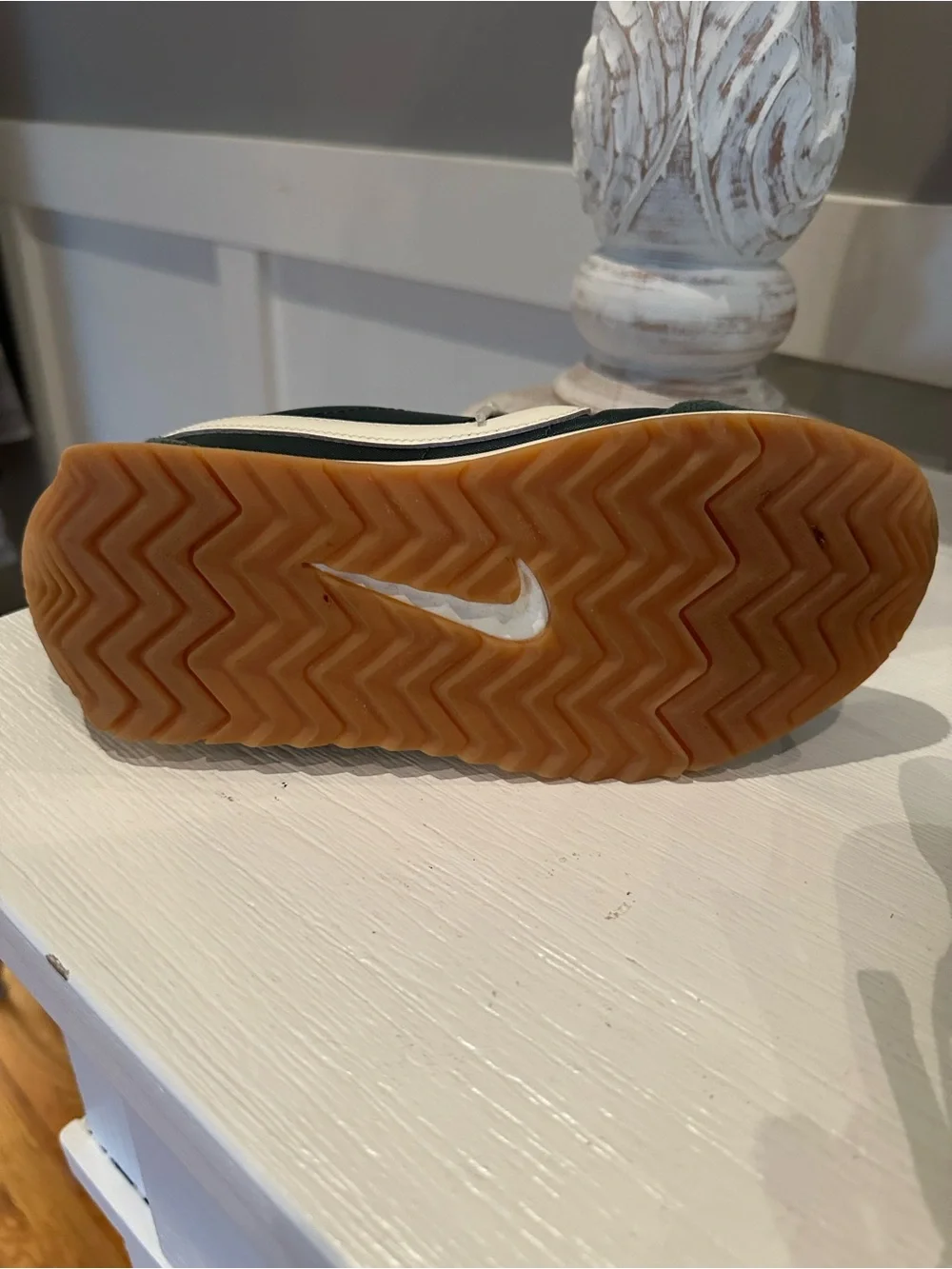 Nike women’s Pacific Sneaker - Green / Cream / size 6 - Picture 8 of 9